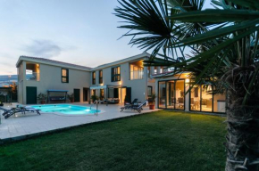 Villa Marta Luxury House with Heated Pool